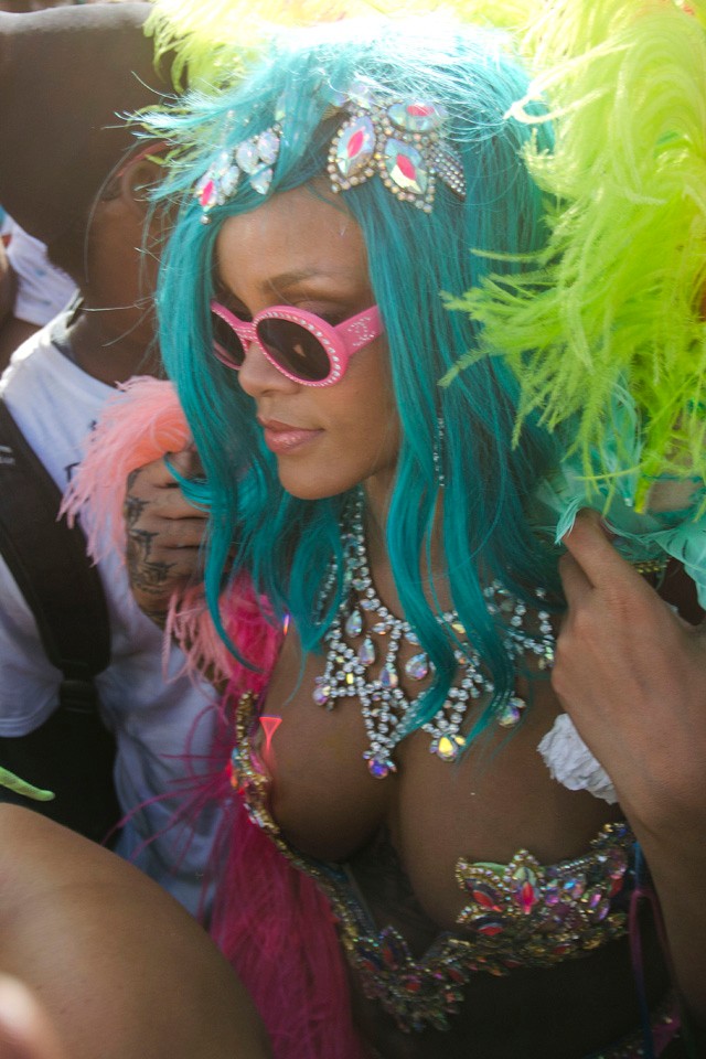 Rihanna türkíz haj