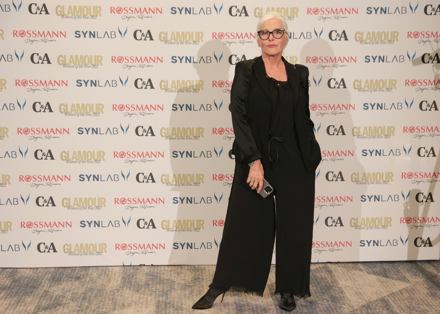 Pataki Ági a 2022-es GLAMOUR-gálán egy tetőtől talpig fekete, rendkívül sikkes monokróm szettet választott, amely hűen tükrözi kifinomult, vagány stílusát. Időtlen magabiztosság, sikk és modern nőiesség.