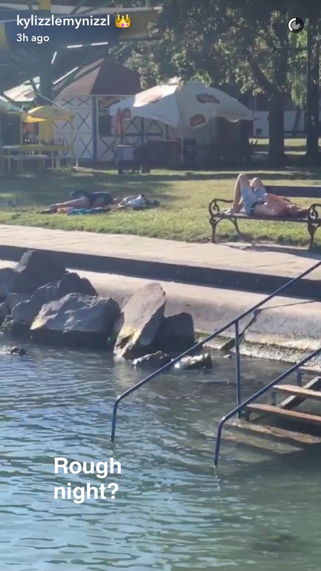 Balatoni stég, napraforgók - Kylie Jenner ezt látta Magyarországból