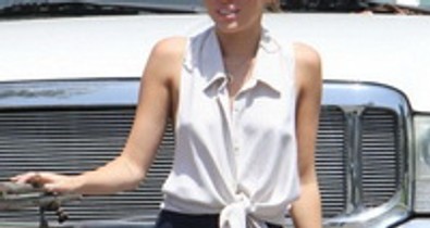 Újra kivillant Miley Cyrus melle