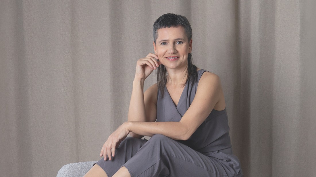 Ladjánszki Márta karrierje során úgy látta, hogy még mindig a nők számára fontosabb, hogy megszabaduljanak a hétköznapi béklyóktól, amiben élünk