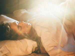 Ez az egy szokás tilos reggelente az idegtudós szerint: régen rossz, ha így kezded a napjaidat