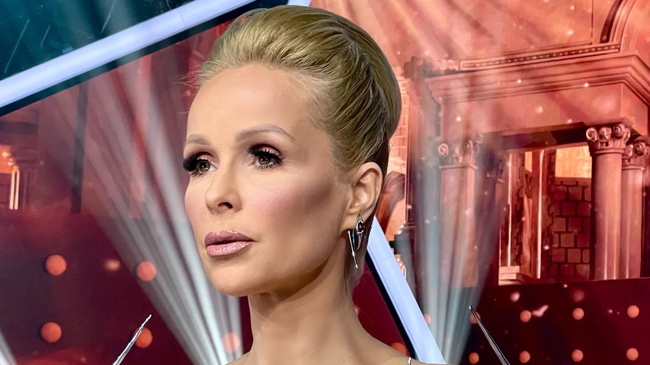 Köllő Babett Sztárban sztár leszek ruhája ezúttal a jövőből érkezett