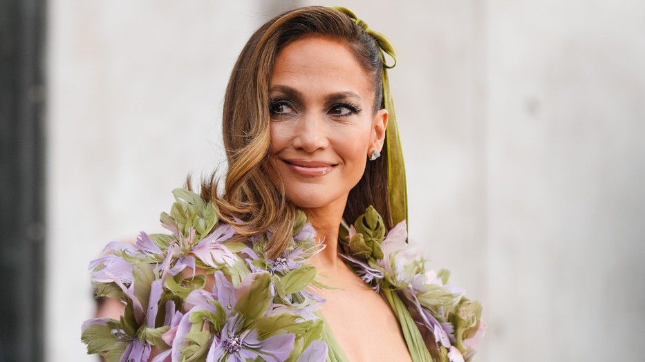 Jennifer Lopez drasztikus frizuraváltáson esett át