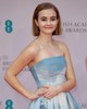 Millicent Simmonds a 2022-es BAFTA díjátadón a Royal Albert Hallban egy gyönyörű estélyiben. 