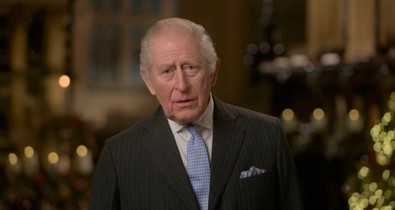 Károly király hagyományt szegett, ezt teljesen máshogy csinálja, mint korábban Erzsébet királynő