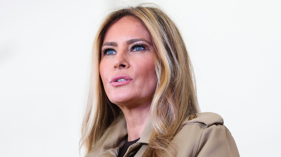 Melania Trump ezúttal is lélegzetelállítóan festett