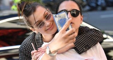 Bocs, de Bella Hadid farmerje egyszerűen bűnronda