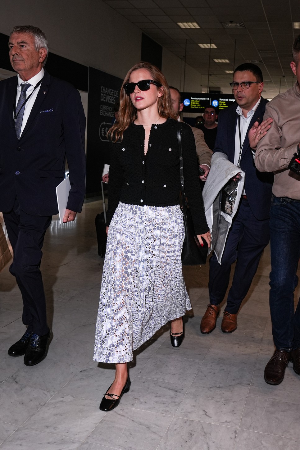 Emma Watson elegáns csipkeszoknyában landolt