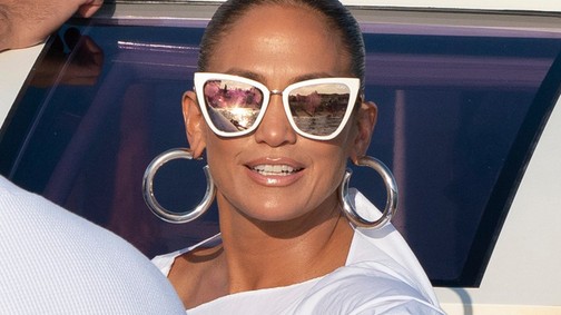 Sírva fakadunk Jennifer Lopez tökéletesen kockás hasától