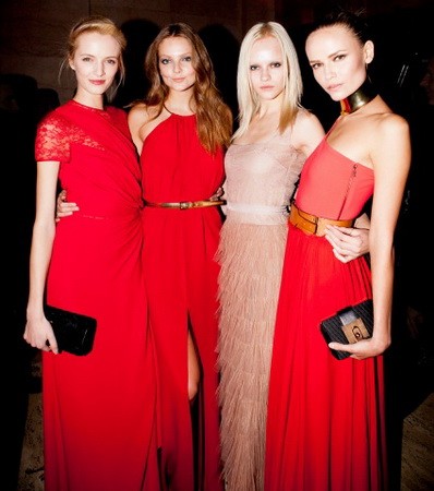 Modellek az amfAR - egy AIDS ellen küzdő szervezet - New York-i gáláján - ott volt Daria Strokous, Ginta Lapina és Natasha Poly mellett Mihalik Enikő is...