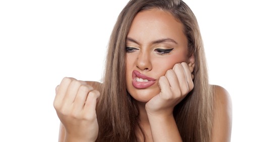 Utálod, hogy töredezik a körmöd? Ezeknek az ételeknek köszönhetően nem fog