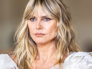 Heidi Klum a világ legzavarbaejtőbb ruhájában lopta el a show-t a Vivienne Westwood divatbemutatón