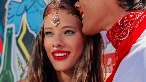 Sziget fesztiválstílus: Játékos stíluskeverés és szabad szerelem