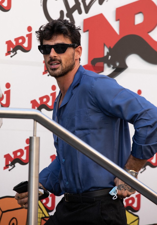 Boldog pénteket! Íme néhány dögös paparazzifotó Michele Morrone-ról!