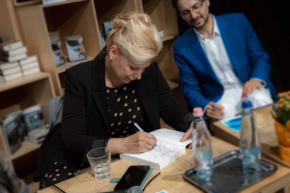 Andrási-Riha Zsófia és Limpár Imre könyve gyakorlatok és példák segítségével támogat az önismereti úton.