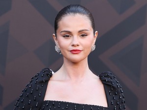 Selena Gomez új hajszínre váltott, első látásra alig ismertünk rá