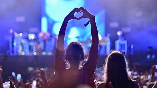 Introvertáltan a Szigeten: hasznos ötletek, hogy megúszd a tömeget és önfeledten lazíthass a fesztiválon