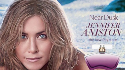 Jennifer Aniston teljesen szétretusált arccal új parfümje plakátján