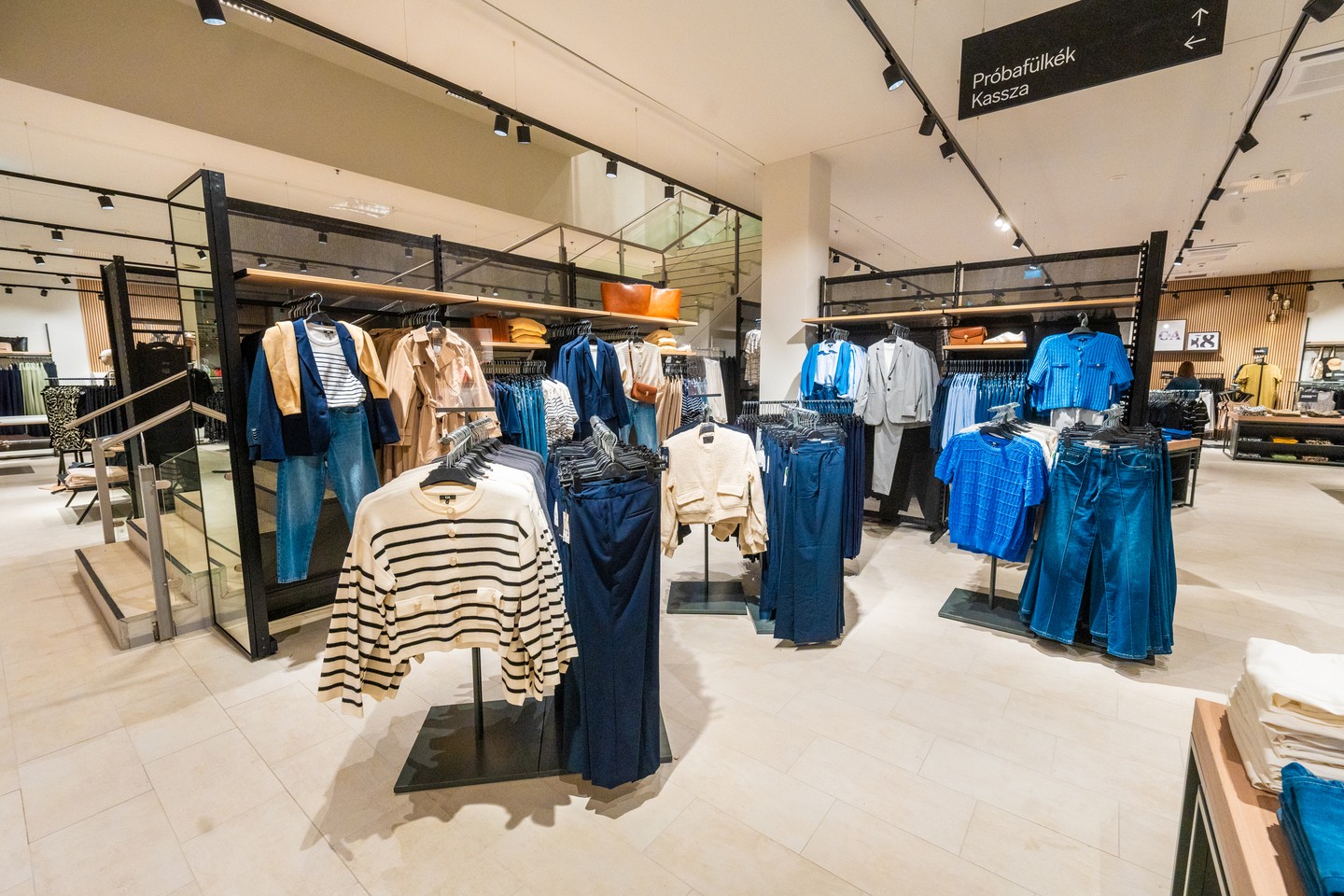 A C&A Stopshop-ban található üzlete megújult és nyitási kedvezménnyel vár