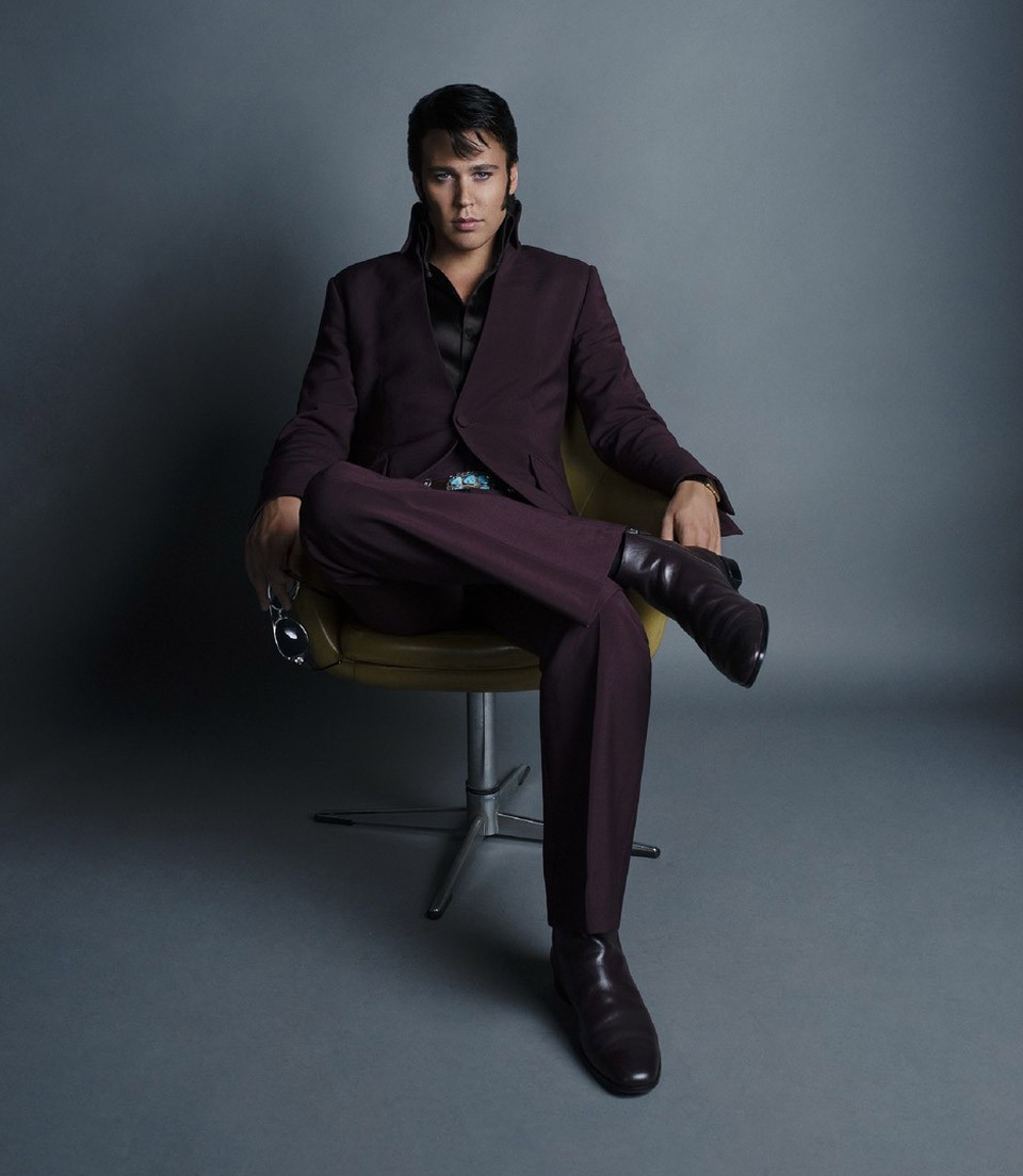  Elvis él és Pradát visel