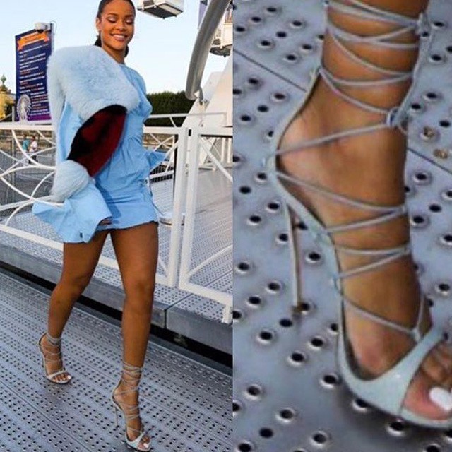 Rihanna tűsarkúban átkel a lehetetlen terepen