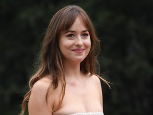 Dakota Johnson velencei belépője lenyűgöző volt