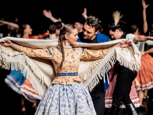 Irodalom a Várkert Bazárban zenével és tánccal