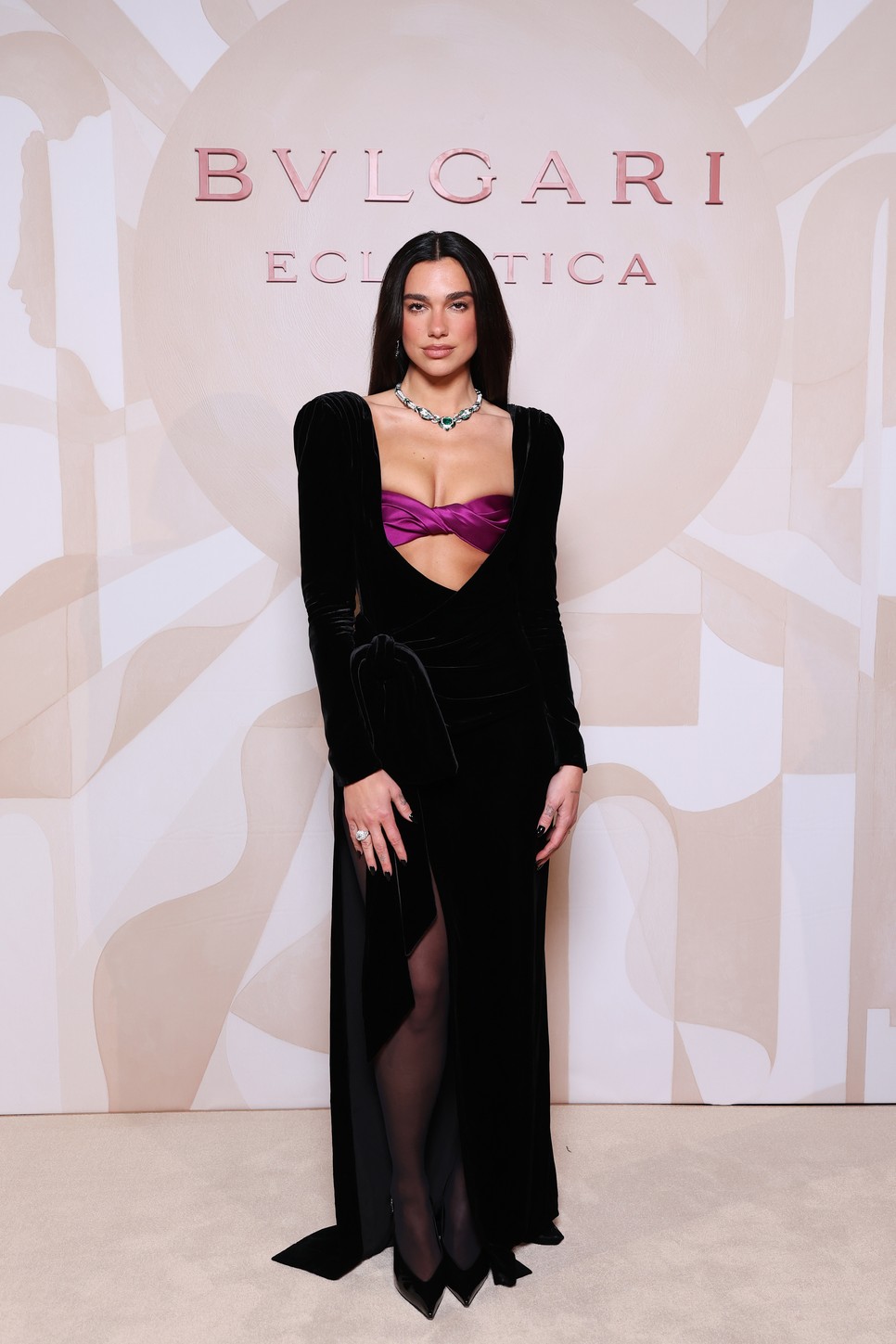 Dua Lipa istennőként pózolt a Bvlgari rendezvényen
