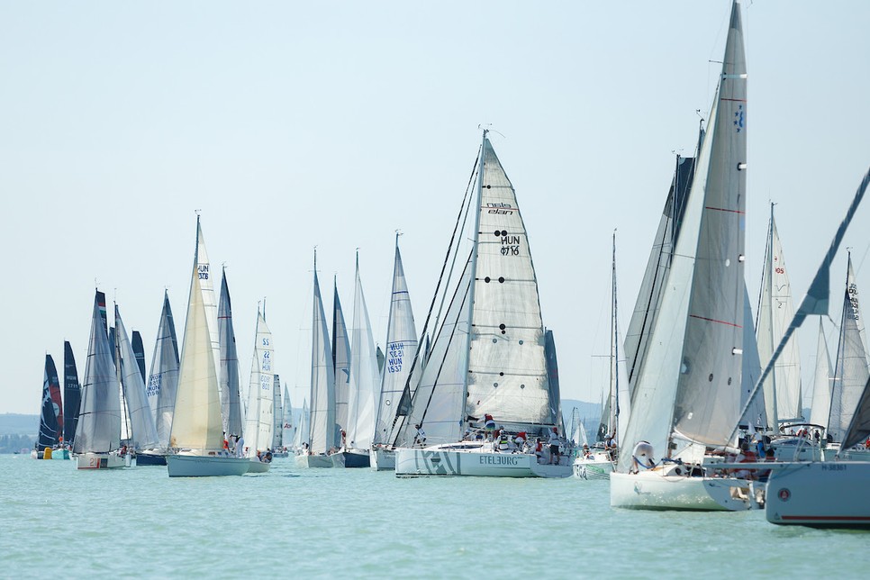 A héten a vitorlásoké a Balaton