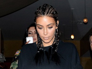 Kim Kardashian újra a ronda csizmával támad!