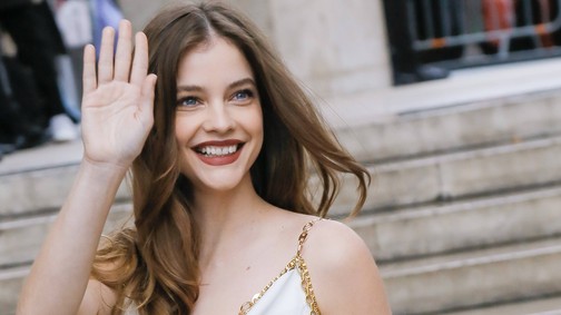 Palvin Barbara melltartó nélkül pózol legújabb fotóján, valami elképesztően felszabadító