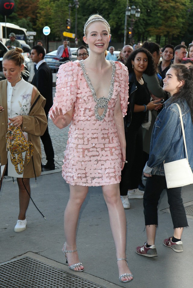 A legédesebb! Elle Fanning habcsóknak öltözött a Miu Miu vacsorájára