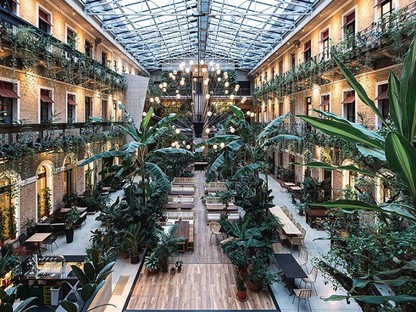 Őserdő nyílt a belvárosban: 500 növény között szürcsölheted el kedvenc koktélodat