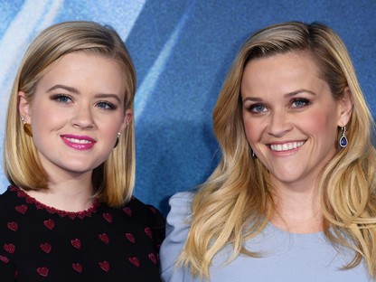 Ava Phillippe új hajával most konkrétan úgy néz ki, mintha Reese Witherspoon ikertestvére lenne