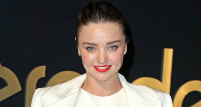 Miranda Kerr a létező legrövidebb ruhában partizott