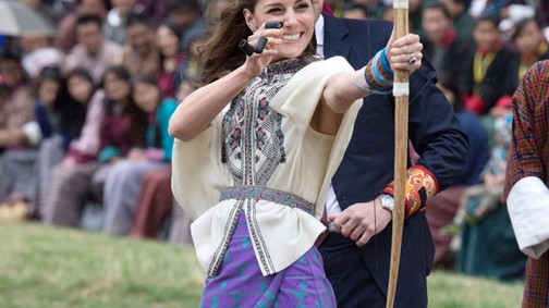 Kate Middleton bemutatta íjász technikáját MAGAS SARKÚBAN!