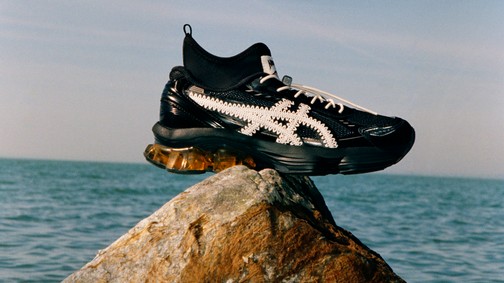 Nanushka x ASICS: itt a magyar divatmárka első sneakere limitált kiadásban