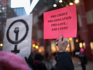 Éljenek a nők! Így állj ki március 8-án a női egyenjogúság mellett!