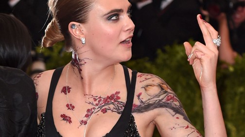 Cara Delevingne beint a divatvilágnak és lelép!