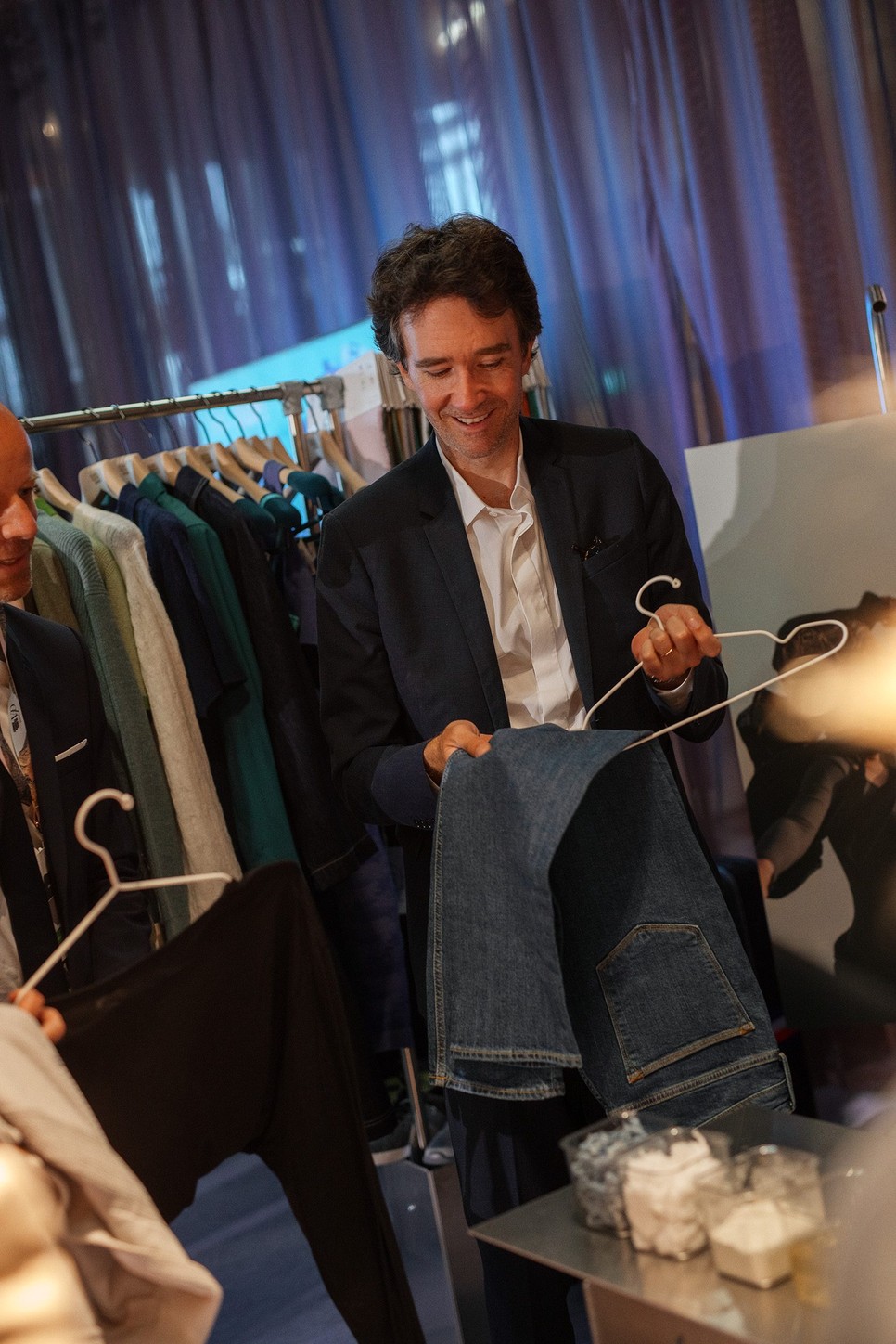 Antoine Arnault a többek közt a Louis Vuitton márkát is tbirtokló LVMH Moët Hennessy Louis Vuitton vezérigazgatója is ott volt a Global Fashion Summit eseményen