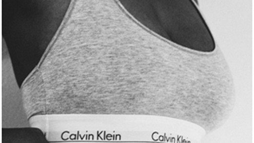 Ez az anyuka büszkén vállalja terhességi csíkjait