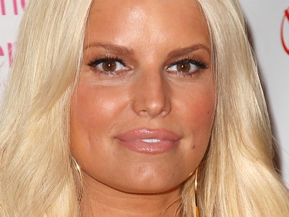 A gyermeknevelési rendőrség lecsapott Jessica Simpsonra, mert ˝felelőtlen anya˝