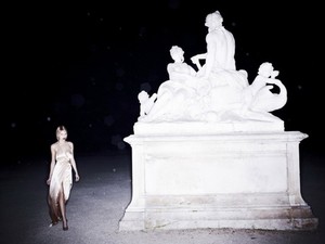 Ha topmodell vagy, pózolj szoborral!