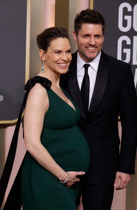 2022 októberében Hilary Swank bejelentette, hogy ő és férje, Philip Schneider ikreket várnak. Az akkor 48 éves Oscar-díjas színésznő elárulta, már nagyon régóta édesanya szeretett volna lenni. 