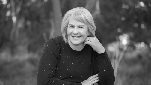 „Megterhelő volt ilyen mélyen foglalkozni a háborúval" - Heather Morris írónővel beszélgettünk