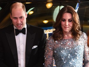 Őrület! Vilmos bemutatja a gyalog galoppot, Kate Middleton szakad a nevetéstől