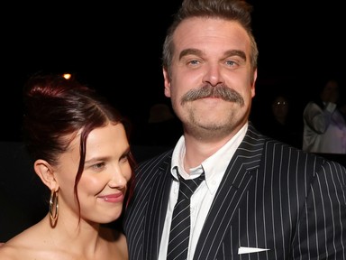 Millie Bobby Brown tisztázta, milyen most a kapcsolata a zaklatásával vádolt David Harbourrel