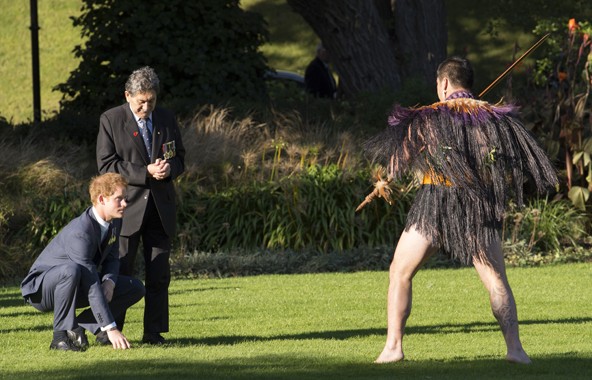 Kezdődik! Egy értelmezhetetlen pillanat az üdvözlő ceremóniából.