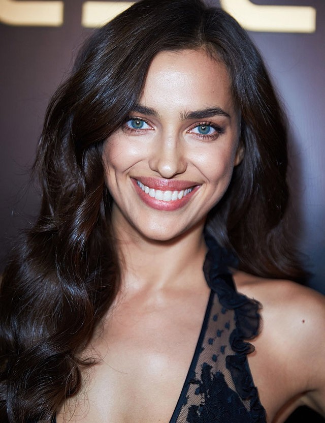 Irina Shayk apró furdőruhában bizonyítja, hogy még mindig neki van a legjobb teste